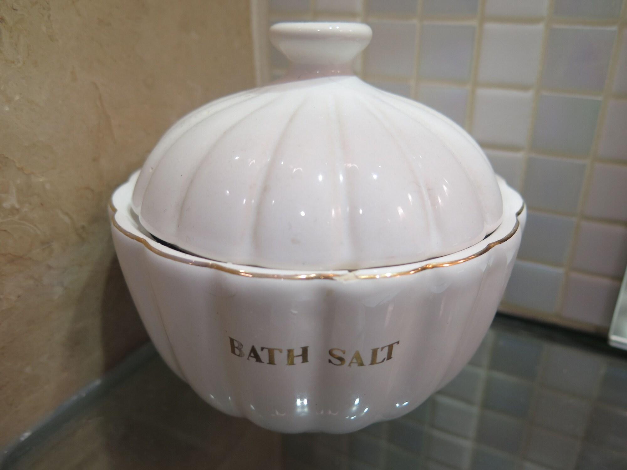 Hotel Marco Polo Davao City Exteriér fotografie A container of bath salt