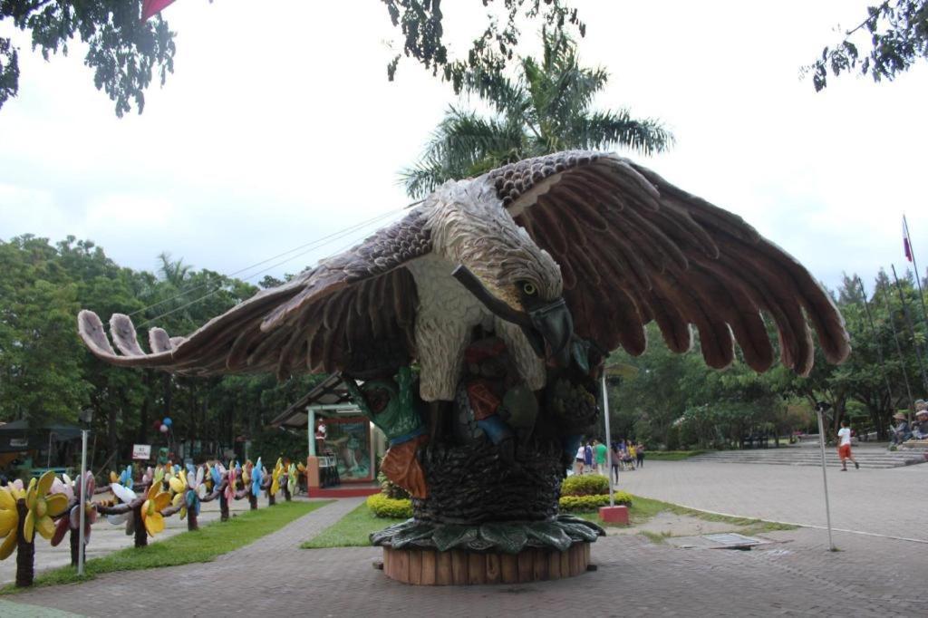 Hotel Marco Polo Davao City Exteriér fotografie The Eagle statue at the entrance of the park