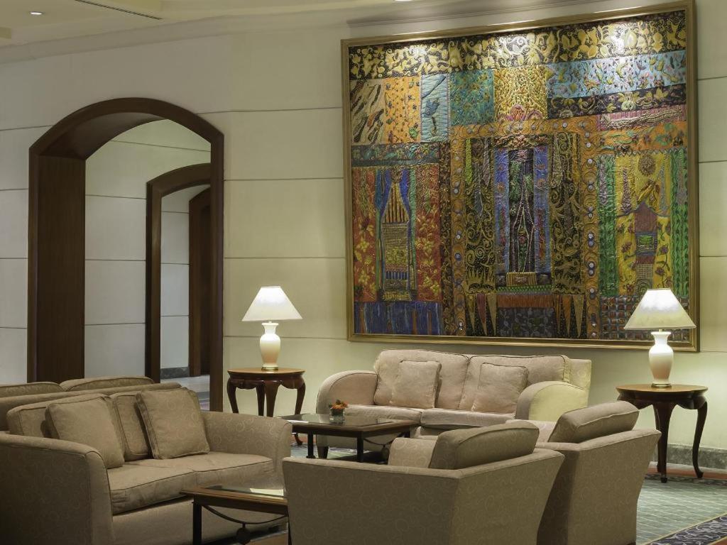 Hotel Marco Polo Davao City Exteriér fotografie The lobby of the Four Seasons Hotel, Cairo