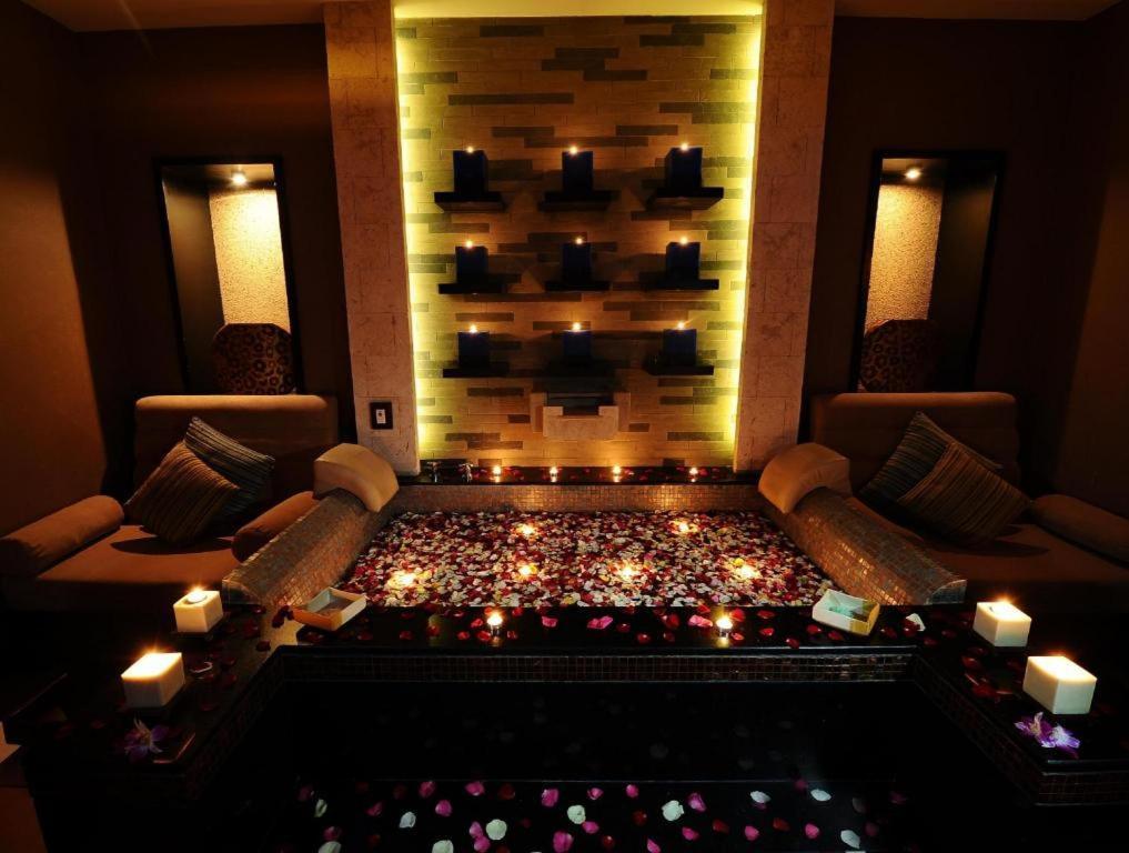 Hotel Marco Polo Davao City Exteriér fotografie A spa at the Taj Mahal Palace, Mumbai, India