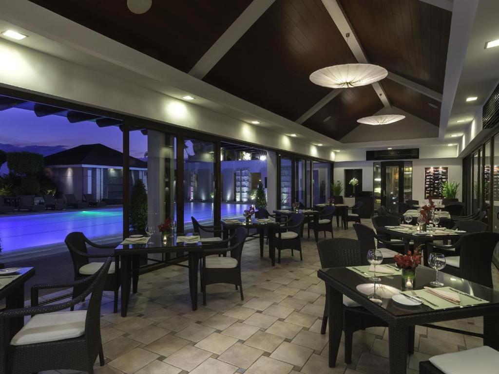Hotel Marco Polo Davao City Exteriér fotografie The restaurant