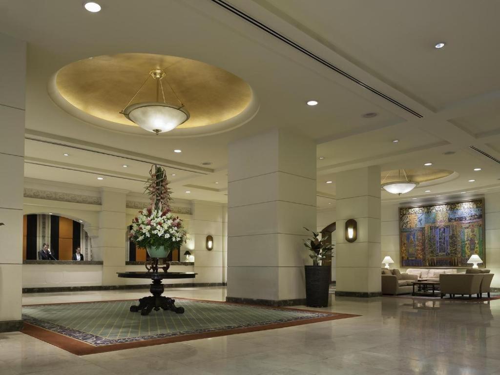 Hotel Marco Polo Davao City Exteriér fotografie The lobby of the Taj Bengal