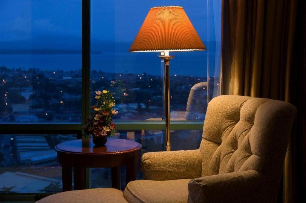 Hotel Marco Polo Davao City Pokoj fotografie A table lamp