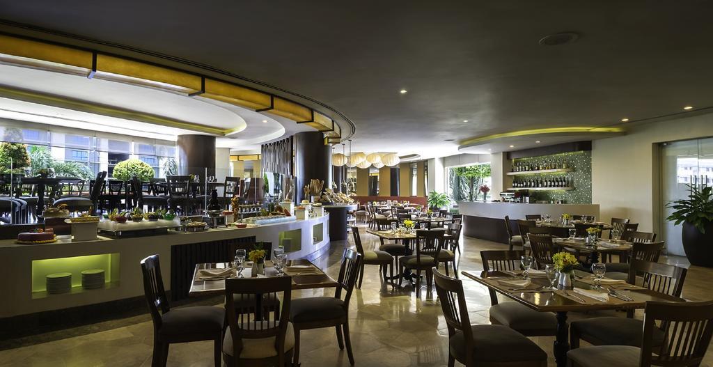 Hotel Marco Polo Davao City Exteriér fotografie The restaurant