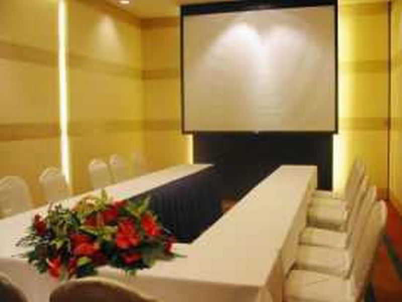 Hotel Marco Polo Davao City Exteriér fotografie A projection screen in a meeting room