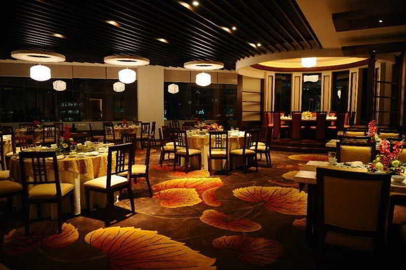 Hotel Marco Polo Davao City Exteriér fotografie A restaurant in the hotel