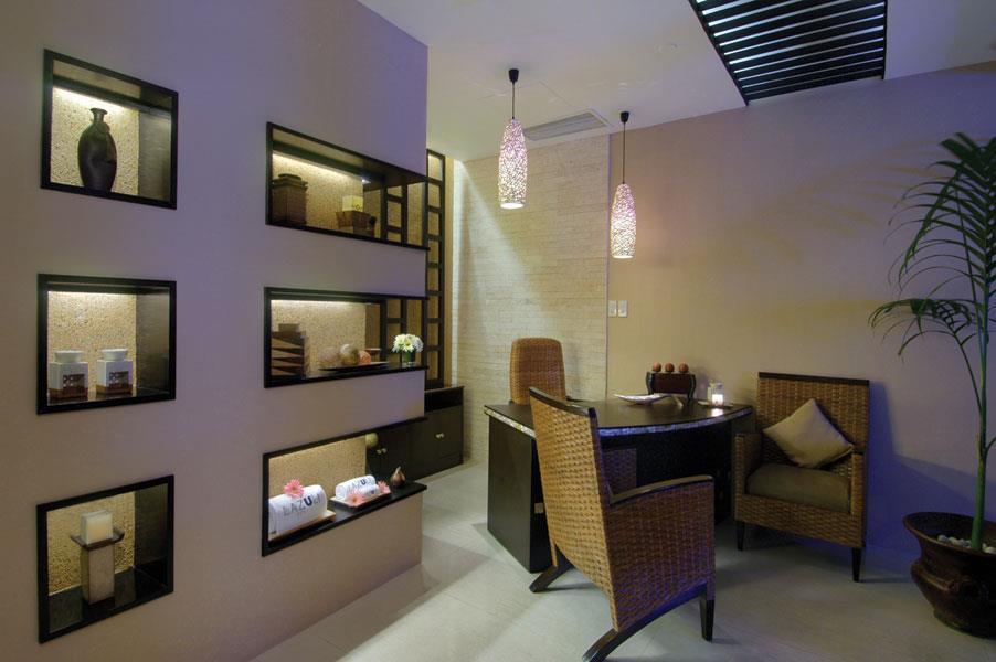 Hotel Marco Polo Davao City Exteriér fotografie The reception area at the spa
