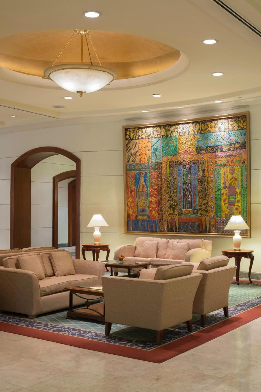 Hotel Marco Polo Davao City Exteriér fotografie The lobby of the Four Seasons Hotel, Mumbai
