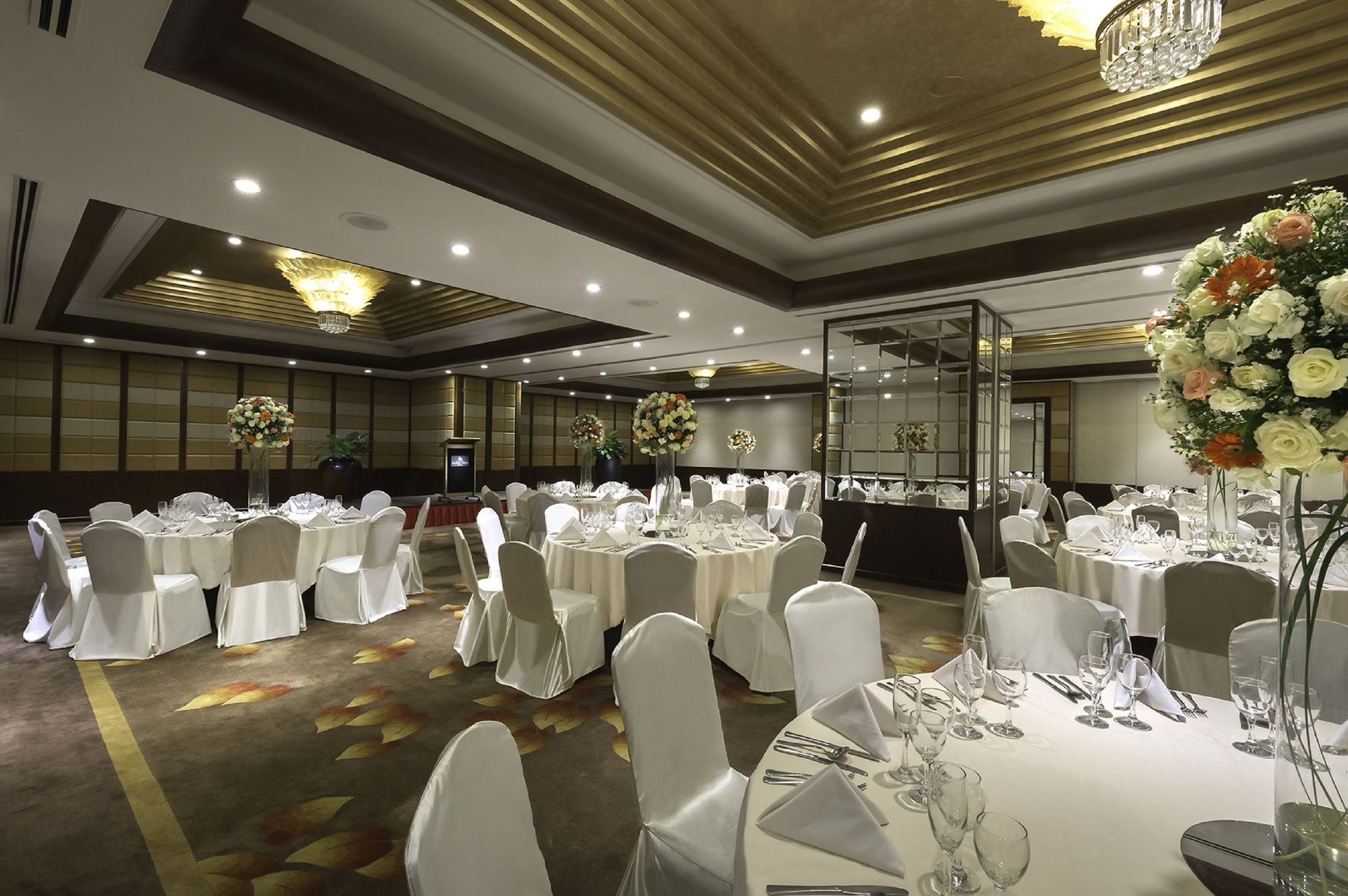 Hotel Marco Polo Davao City Exteriér fotografie The ballroom at the hotel