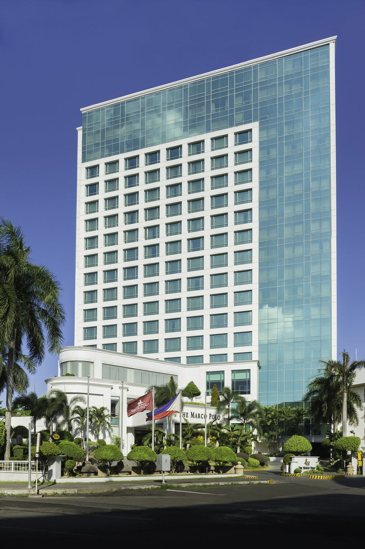 Hotel Marco Polo Davao City Exteriér fotografie The hotel in 2012